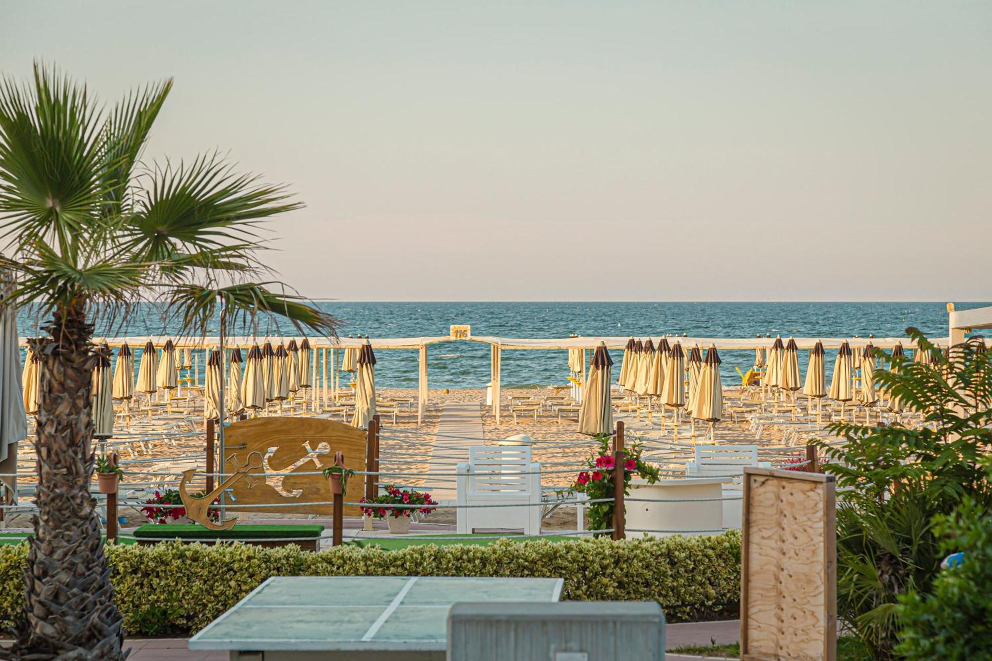Hotel Avana Fronte Mare Riccione Luaran gambar