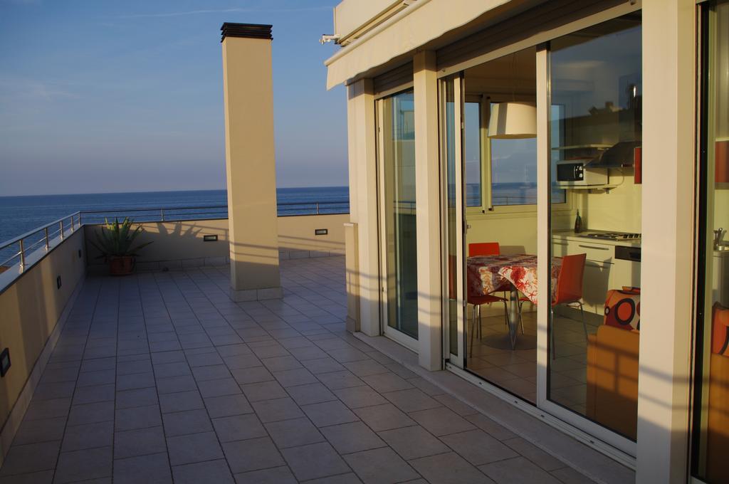 Hotel Avana Fronte Mare Riccione Luaran gambar